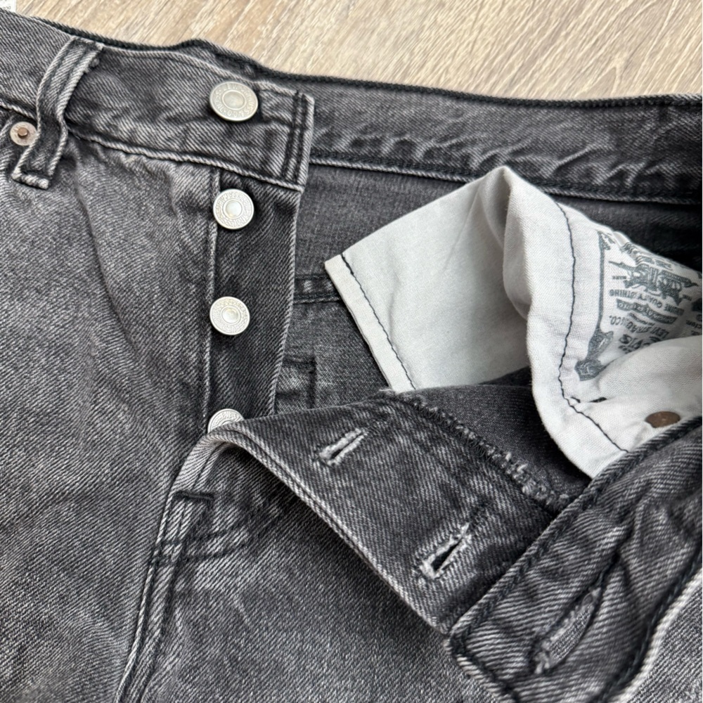 Levi’s 501 Trashed Black Cutout Jean Shorts 27 - Picture 8 of 9